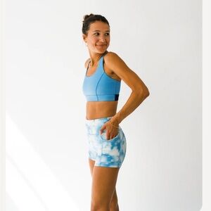 Cooldown Running Emmy Short in Cloud Blue